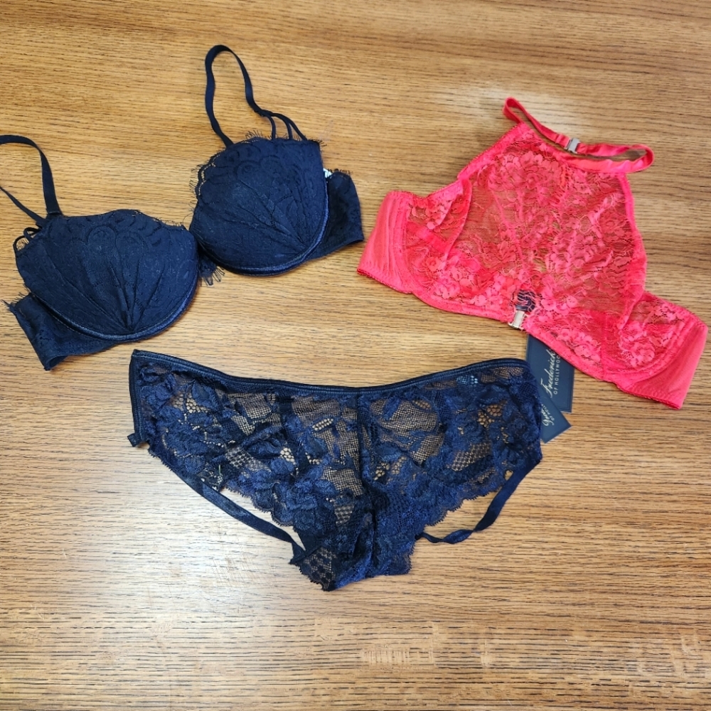 NWT Frederick's of Hollywood Bras and Panty Lingerie Black Red Lace Lot